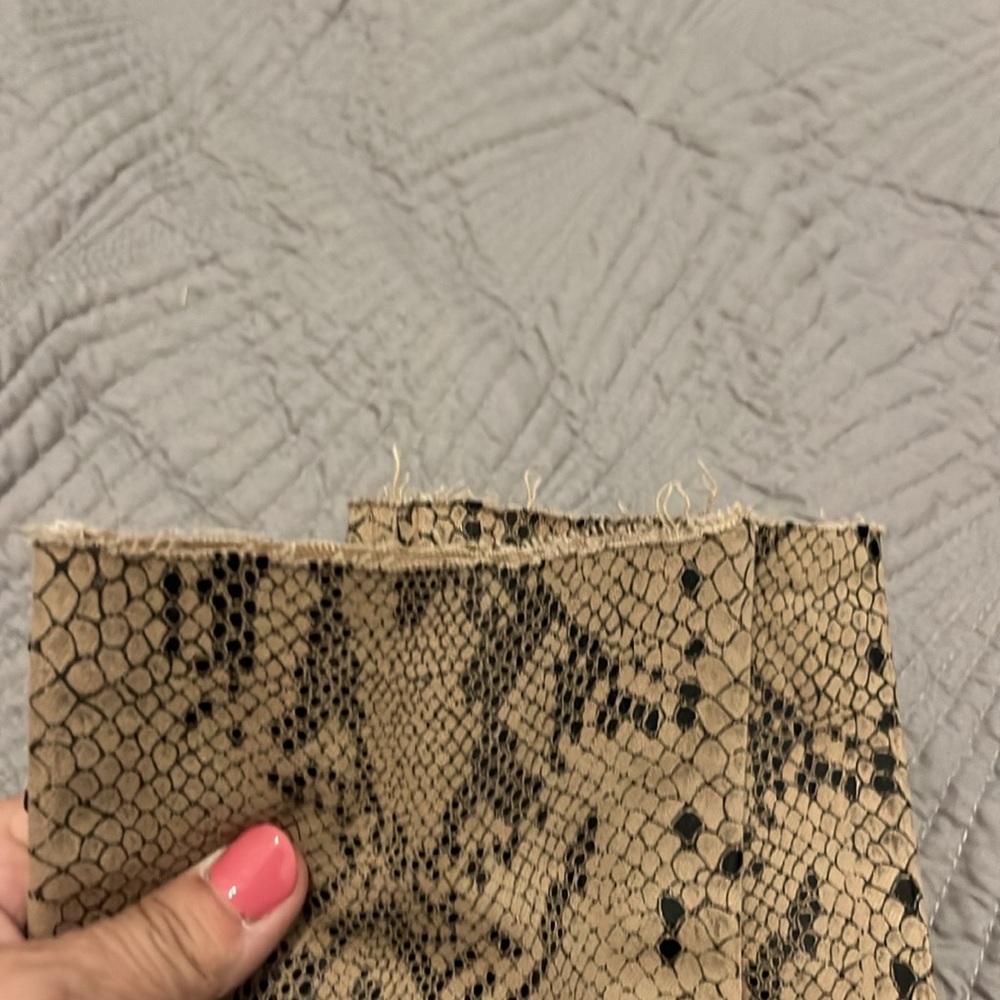 7 For All Mankind Women’s ‘the skinny’ Snake Print Pants size 24 - Picture 12 of 12